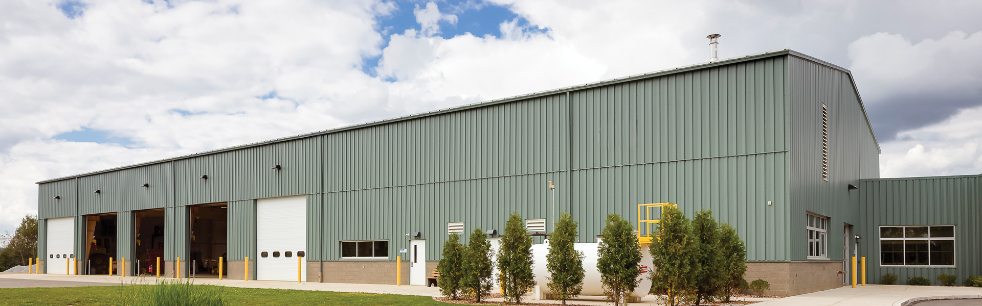 Western Pennsylvania Operating Engineersmetal industrial building with multiple bay doors